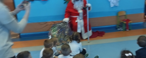 Spotkanie przedszkolaków z Mikołajem 